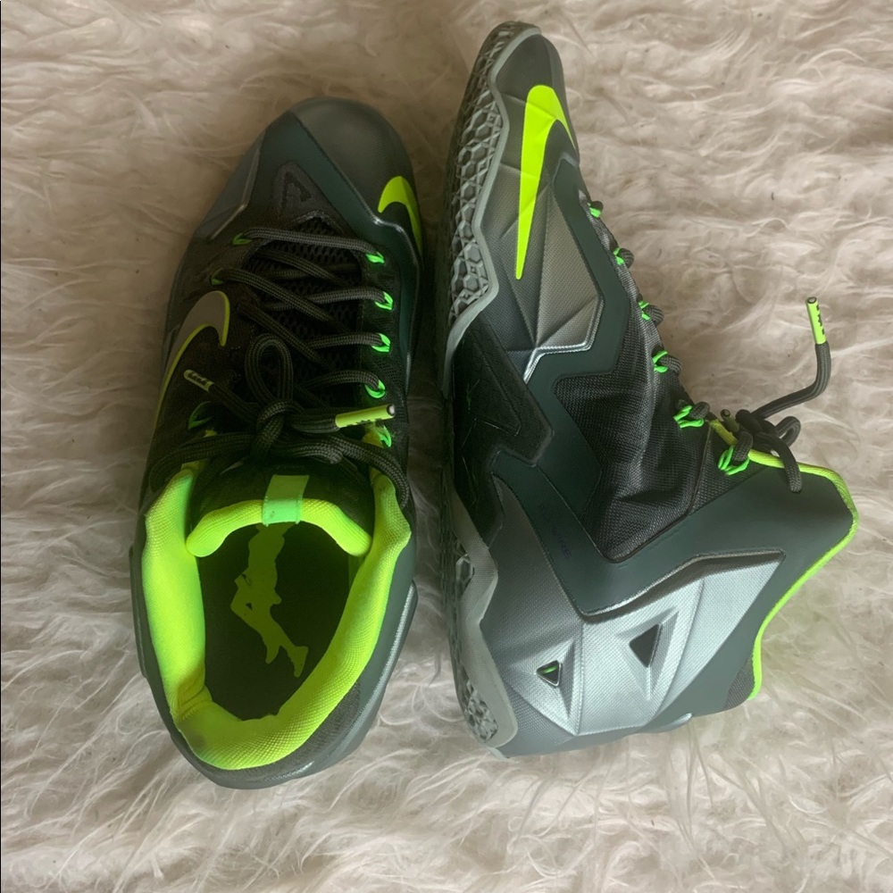 LeBron 11 Dunkman • LIKE NEW•